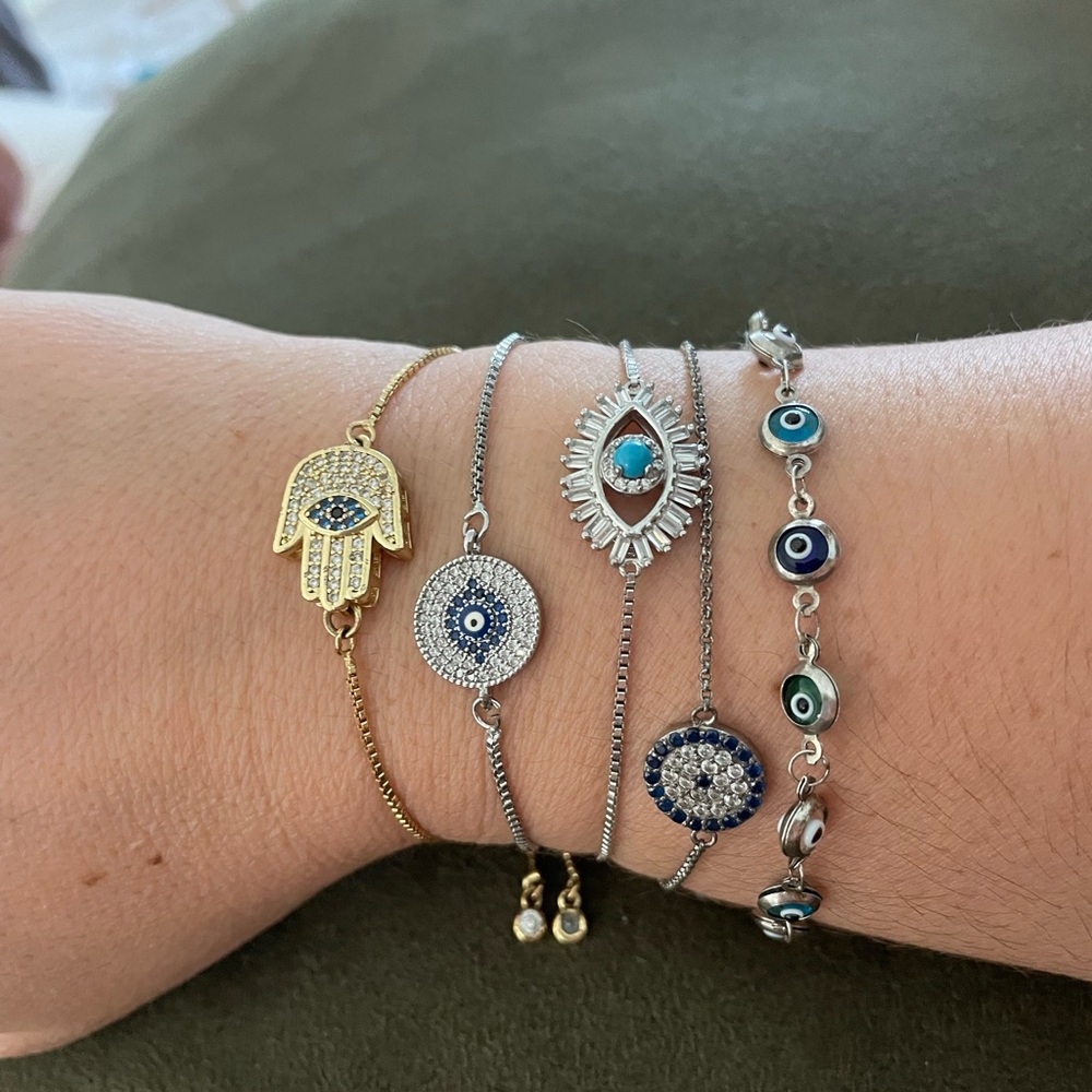 Bracelets - Picture 2 of 8